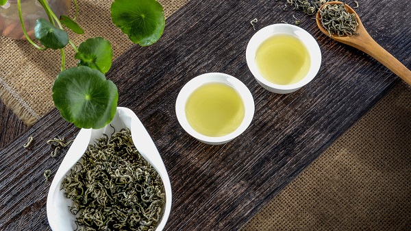 驚蟄春醒桃花開(kāi) 黃鸝歌唱燕歸來(lái)