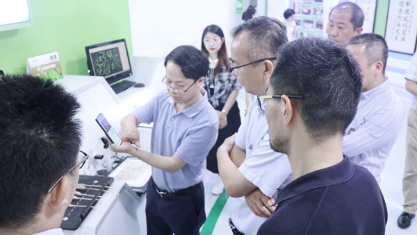 杭州市科技局局長(zhǎng)趙喜凱一行蒞臨托普云農(nóng)考察調(diào)研