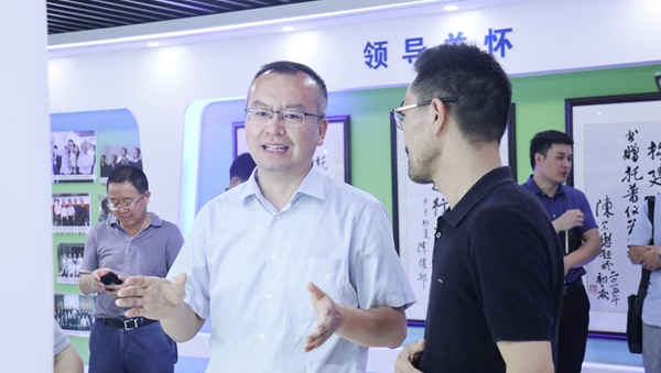杭州市科技局局長(zhǎng)趙喜凱一行蒞臨托普云農(nóng)考察調(diào)研
